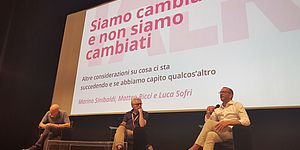 Sinibaldi Sofri e ricci sul palco in piazza del Popolo