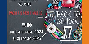 locandina con lampadina formata da oggetti scolastici (calcolatrice, penne, elastici...)