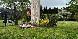 Croce Armena con fiori