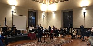 Sindaco ed altri nel salone Metaurense della Prefettura