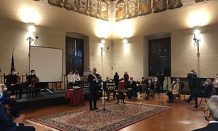 Sindaco ed altri nel salone Metaurense della Prefettura