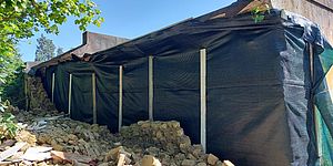 Mura cimitero transennate