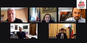 Politici in video conferenza