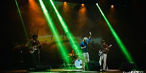 Fasci di luci nel palco