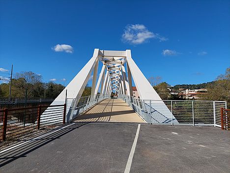 Foto ponte ciclopedonale sul fiume Foglia