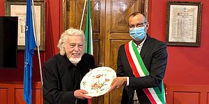 Ricci consegna piatto a Glauco Mauri