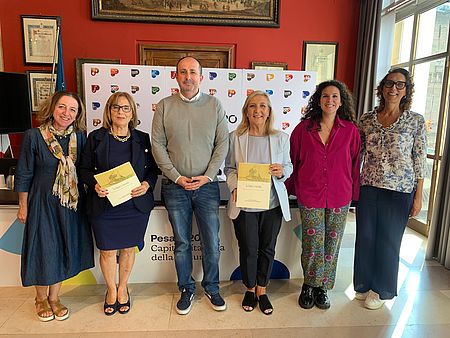 Vimini e organizzatrici del premio "La donna si racconta"