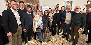 Scopertura targa con Autoritàe famigliari