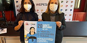 Della Dora e Ceccarelli con locandina dell'evento in mano