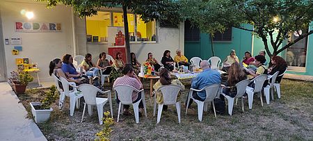 Buon Compleanno Biblioteca Rodari! Pubblico in giardino