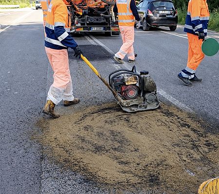 Macchina chiusura buche