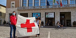 L’omaggio della città ai volontari CRI: «Un tesoro prezioso per la comunità soprattutto durante la pandemia» ha sottolineato l’assessore Della Dora