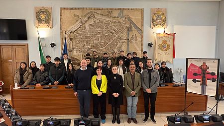 Daniele Vimini, vicesindaco assessore alla Bellezza; Roberta Pandolfi e Francesca Perrotta, direzione musicale e artistica dell’Orchestra Olimpia; Ahmad Sarmast, fondatore e direttore di Afghanistan National Institute of Music; Tiago Moreira da Silva, direttore d'orchestra e direttore di AYO (Afghan Youth Orchestra).