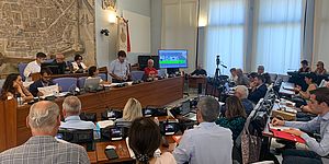 Il sindaco Andrea Biancani durante il Consiglio comunale dell'8 agosto