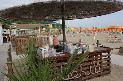 La Biblioteca fuori di sé…in spiaggia