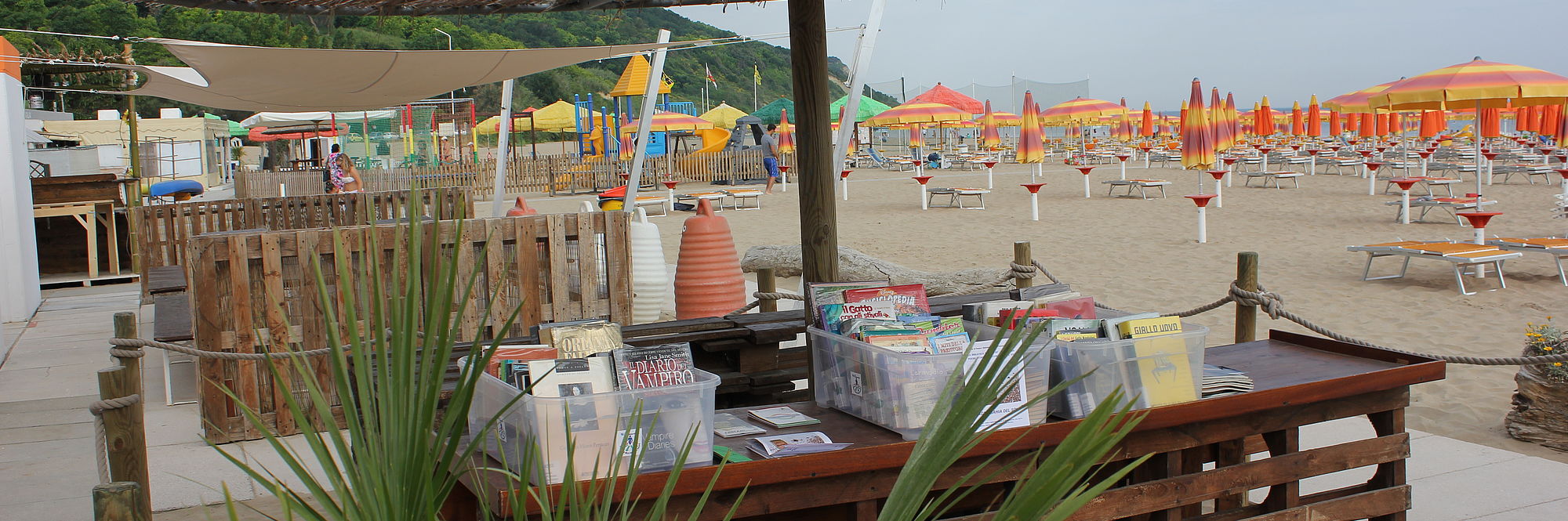 La Biblioteca fuori di sé…in spiaggia