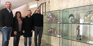 All’ingresso del palazzo del Comune di Pesaro, la mostra degli Amici della Ceramica