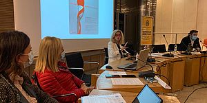 Mengucci Ceccarelli Betti Dakli Perugini seduti in sala Consiglio Provinciale