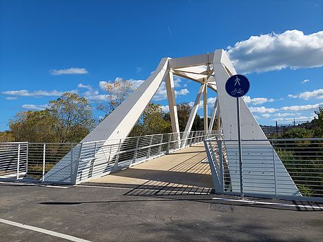 Foto ponte ciclopedonale sul fiume Foglia