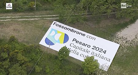 logo Pesaro 2024 sull'erba