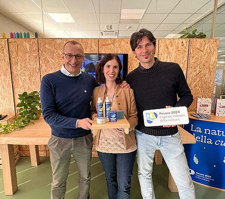 Ricci Lucia Genangelie e Luigi Panaroni con in mano i prodotti