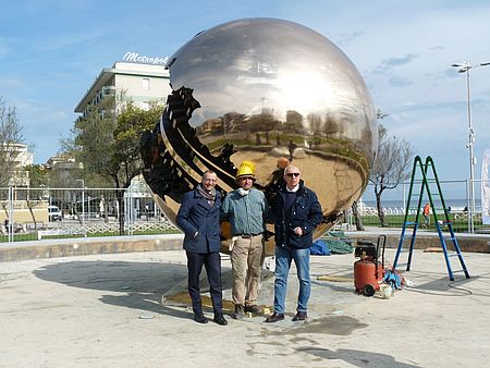 e la sfera grande torna a risplendere