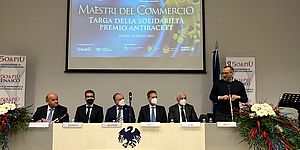 tavolo presidenza Confcommercio