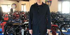 Ricci con dietro moto Benelli