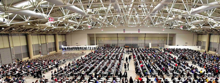 persone sedute per un concorso