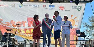 ricci e oraganizzatori sul palco del cateraduno