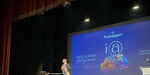 Ricci sul palco dell'evento di Confartigianato