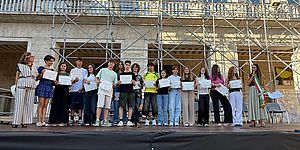 Belloni Murgia con rgazzieì e insegnanti della Gaudiano