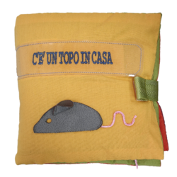 Immagine copertina libro tattile in tessuto "C'è un topo in casa"