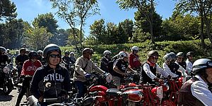 Biancani ed altri in moto