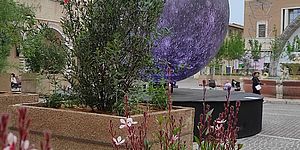 Il bosco che cammina in Piazza del Popolo con la Biosfera