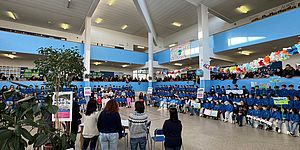 Tutti a scuola a piedi organizzatori progetto e ragazzi