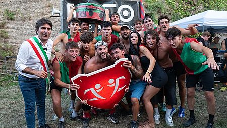 Biancani con ragazzi del Palio