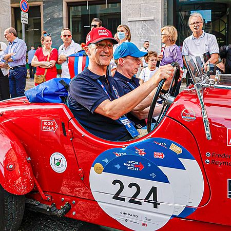 Auto con pilotta della 1000 miglia