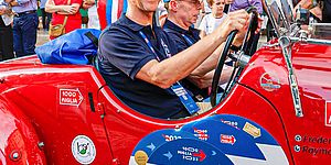 Auto con pilotta della 1000 miglia