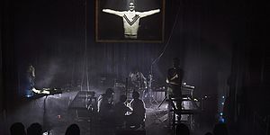 Lezione di storia sospesa / TeatrOltre