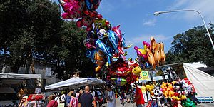 Bancarelle e palloncini