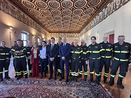 Biancani Greco con autorità alla firma del protocollo