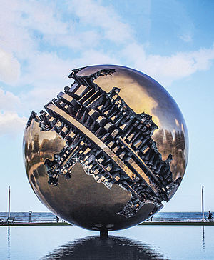 Sfera Grande - Arnaldo Pomodoro Ph, Olena Nelezenko
