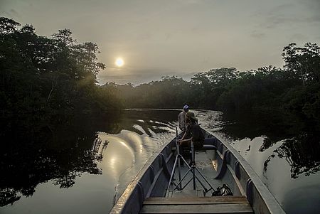 immmagine di barca sul fiume