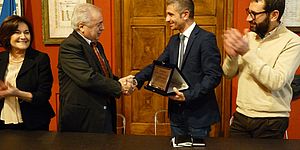 una targa a giorgio pierantoni per 50 anni di attività