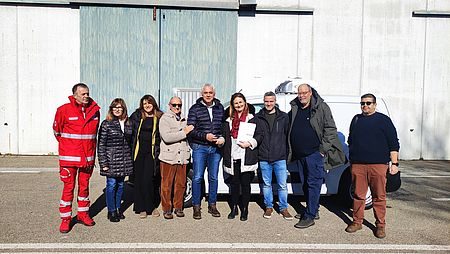 La consegna del mezzo del progetto per il recupero alimentare