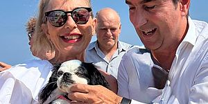Biancani con cagnolino