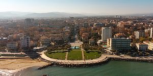 Pesaro mare palla di pomodoro vista dall'alto