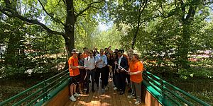 Pozzi Ricci Biancani e operai su ponticello