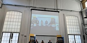 Palco con persone sedute